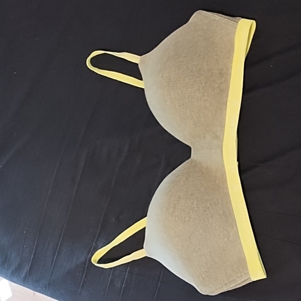 Victoria Secret Wireless TShirt Bra Size 38C Buttery Soft 3 Hook Grey Lime Green